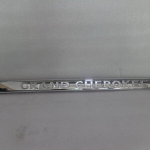 Bisel de puerta del rh cromado con logo grand cherokee JEEP GRAND CHEROKEE 2011-2014 – Código 55079306AE