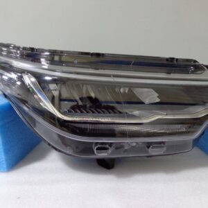 Farol delantero rh RAM 700 – Código F100259421